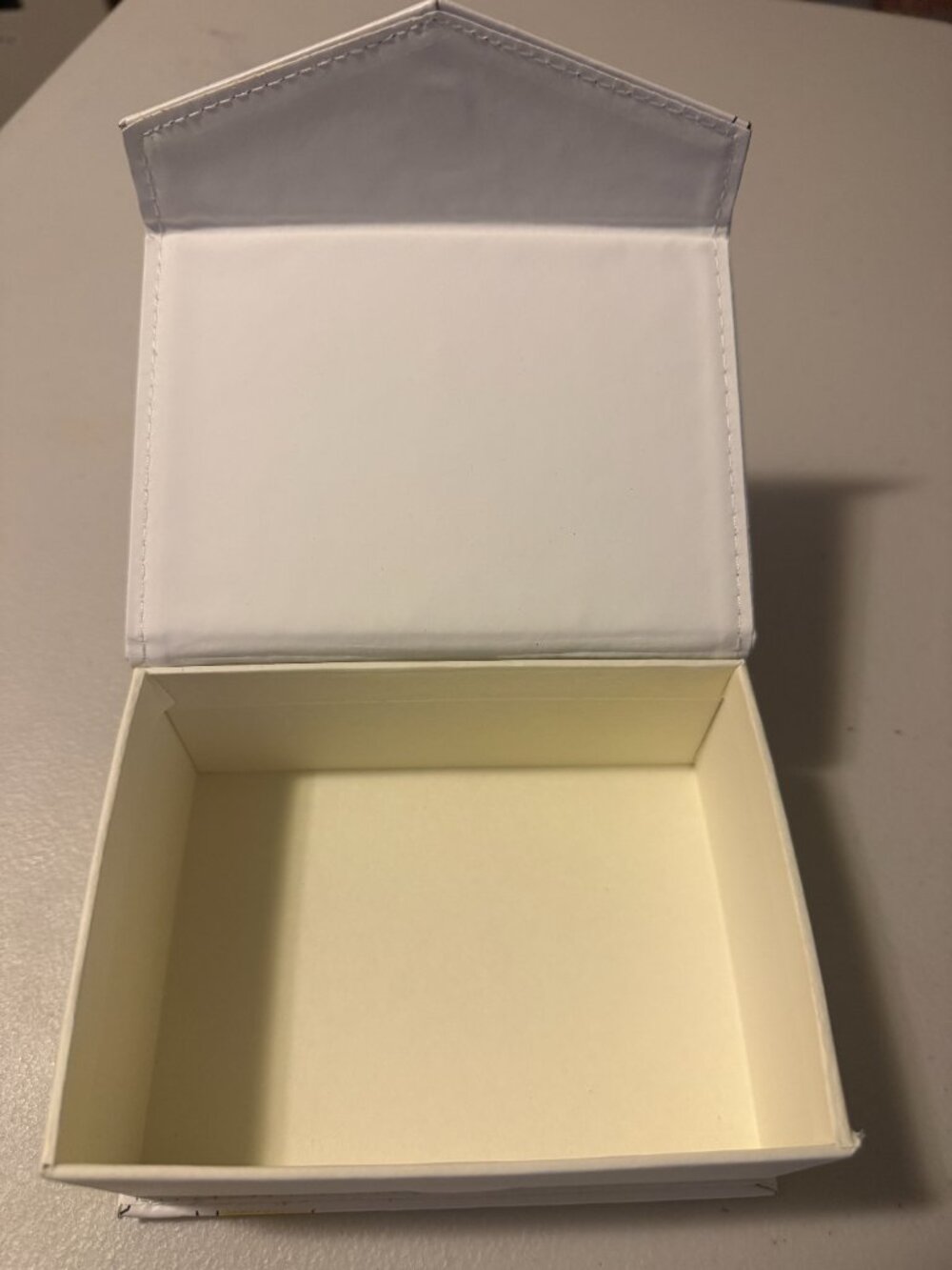 Hello Kitty Storage Case/Box - Picture 2 of 5
